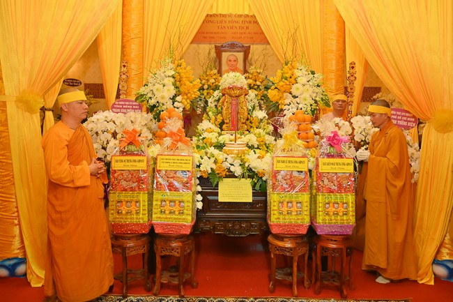 Ritual of visiting and paying homage to Most Venerable Thich Giac Quang’s Body