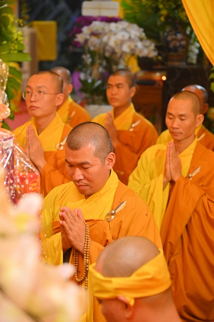 Ritual of visiting and paying homage to Most Venerable Thich Giac Quang’s Body