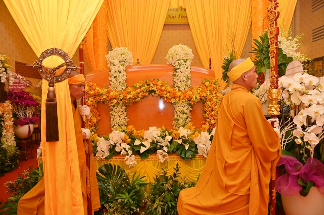 Ritual of visiting and paying homage to Most Venerable Thich Giac Quang’s Body