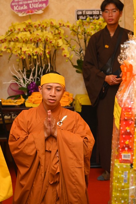 Ritual of visiting and paying homage to Most Venerable Thich Giac Quang’s Body