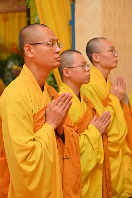 Ritual of visiting and paying homage to Most Venerable Thich Giac Quang’s Body