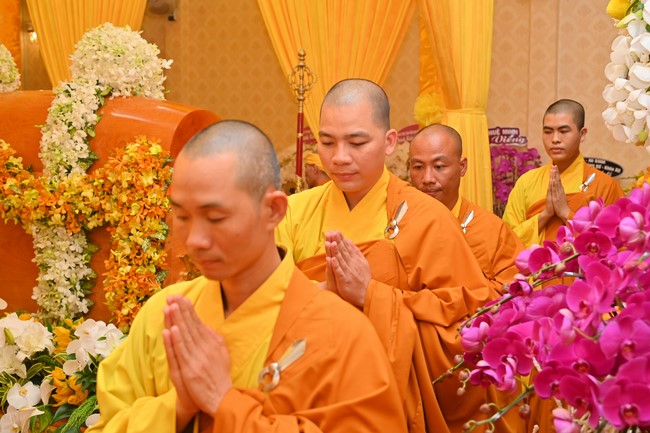Ritual of visiting and paying homage to Most Venerable Thich Giac Quang’s Body