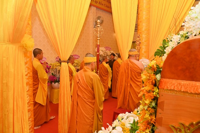 Ritual of visiting and paying homage to Most Venerable Thich Giac Quang’s Body