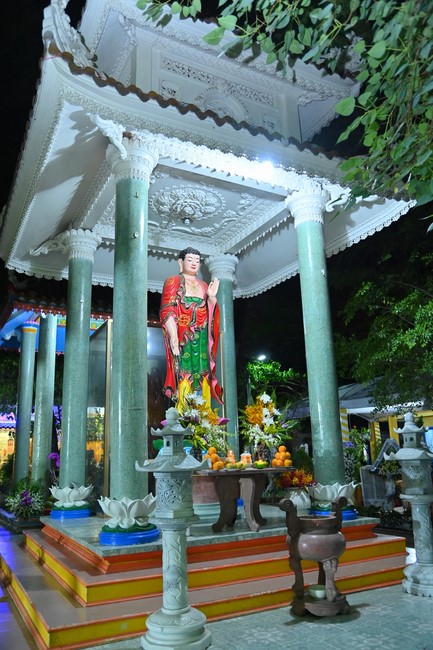Ritual of visiting and paying homage to Most Venerable Thich Giac Quang’s Body