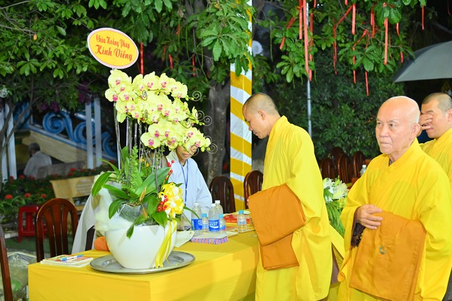 Ritual of visiting and paying homage to Most Venerable Thich Giac Quang’s Body