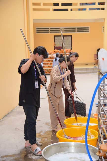 Fourth day of the 99th Seven-Day Retreat