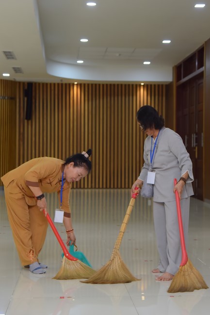 Fourth day of the 99th Seven-Day Retreat