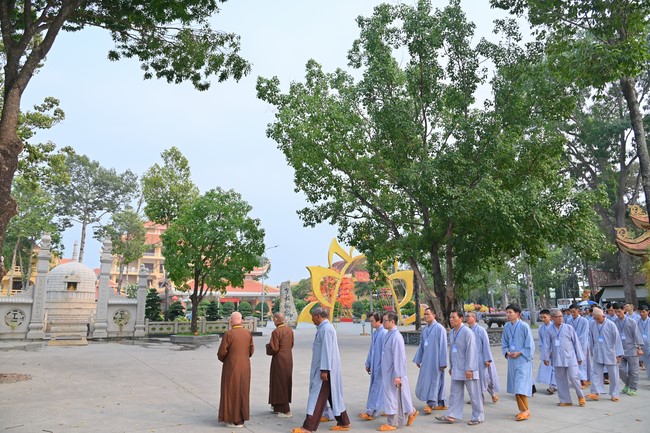 Fourth day of the 99th Seven-Day Retreat