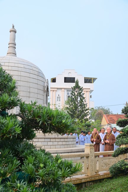 Fourth day of the 99th Seven-Day Retreat