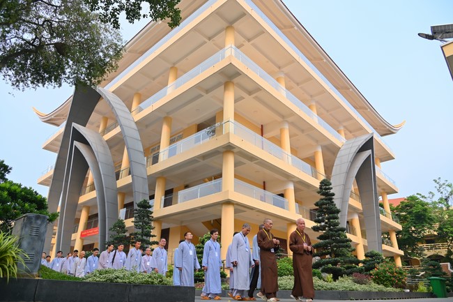 Fourth day of the 99th Seven-Day Retreat