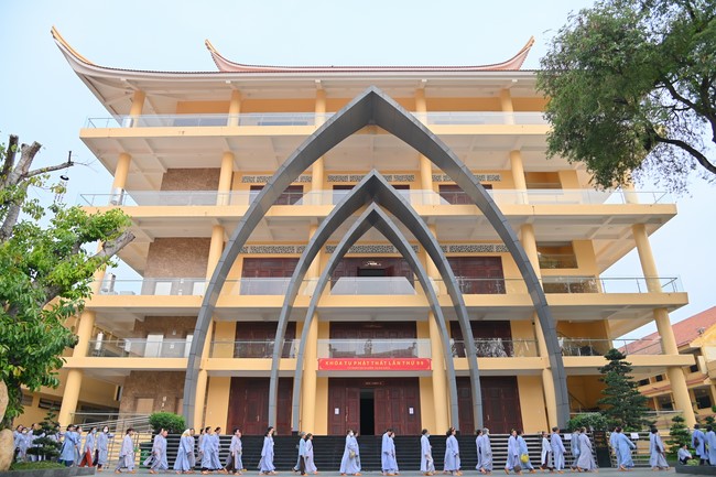 Fourth day of the 99th Seven-Day Retreat