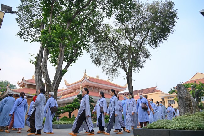 Fourth day of the 99th Seven-Day Retreat