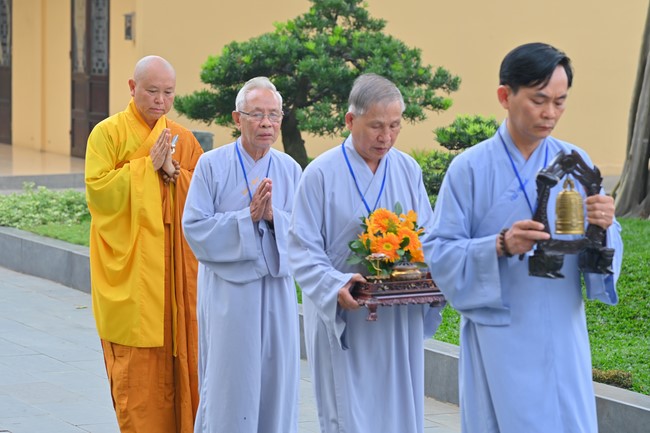 Fourth day of the 99th Seven-Day Retreat