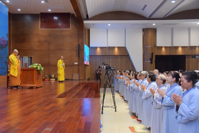 Fourth day of the 99th Seven-Day Retreat