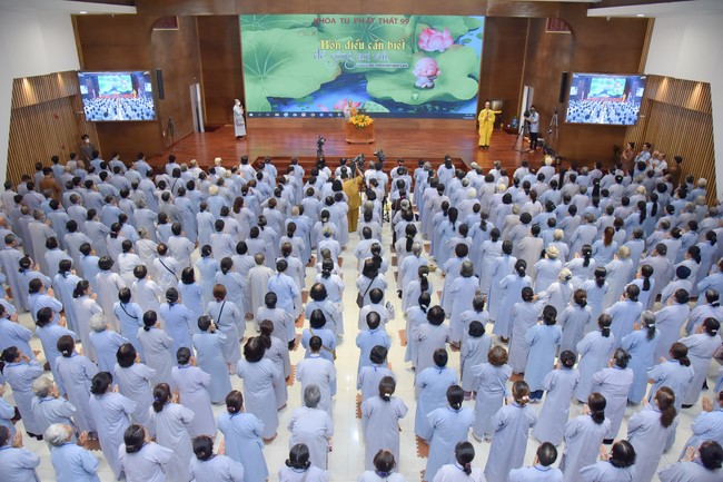 Dharma Talk Four things need to know to live happily in the 99th Seven-Day Retreat