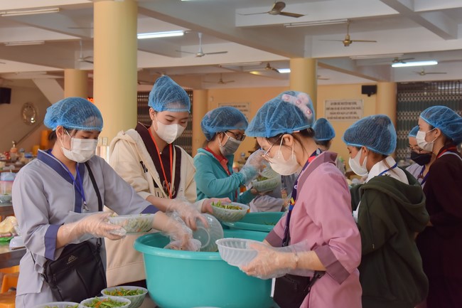 Dharma Talk Four things need to know to live happily in the 99th Seven-Day Retreat