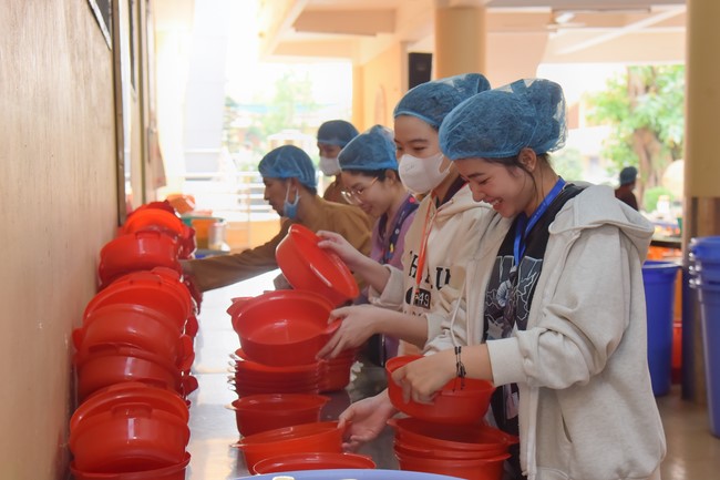 Dharma Talk Four things need to know to live happily in the 99th Seven-Day Retreat