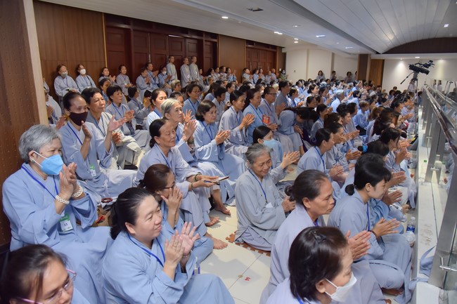 Dharma Talk Four things need to know to live happily in the 99th Seven-Day Retreat