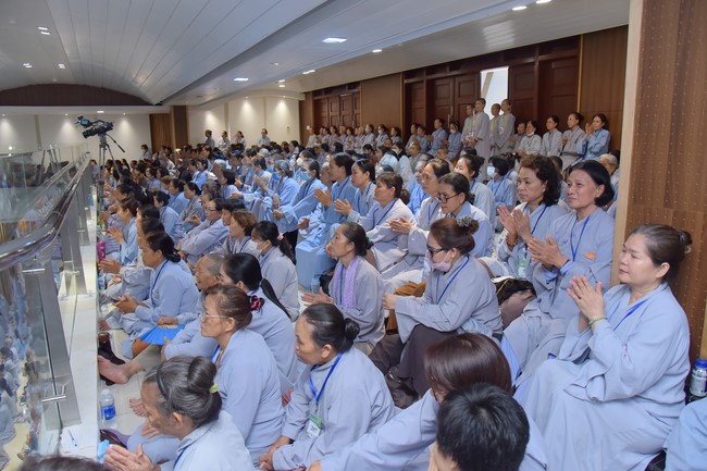 Dharma Talk Four things need to know to live happily in the 99th Seven-Day Retreat