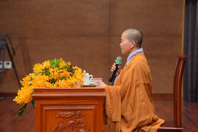 Dharma Talk Four things need to know to live happily in the 99th Seven-Day Retreat