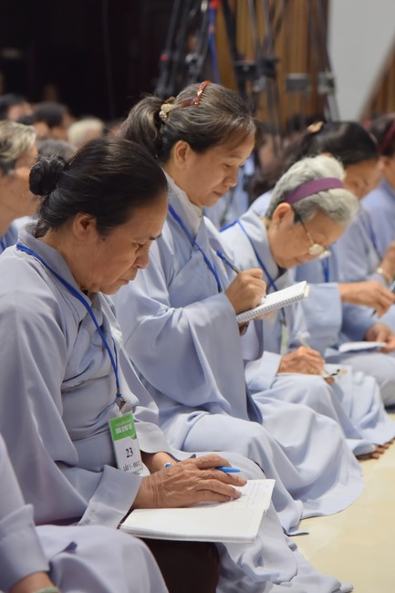 Dharma Talk Four things need to know to live happily in the 99th Seven-Day Retreat