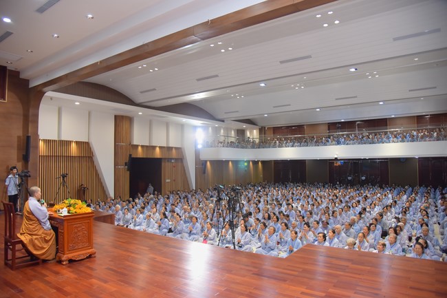 Dharma Talk Four things need to know to live happily in the 99th Seven-Day Retreat