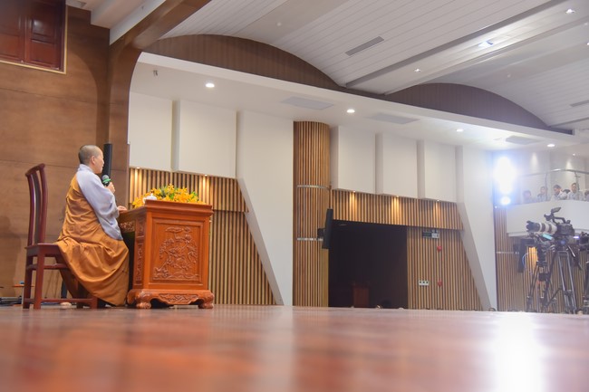 Dharma Talk Four things need to know to live happily in the 99th Seven-Day Retreat