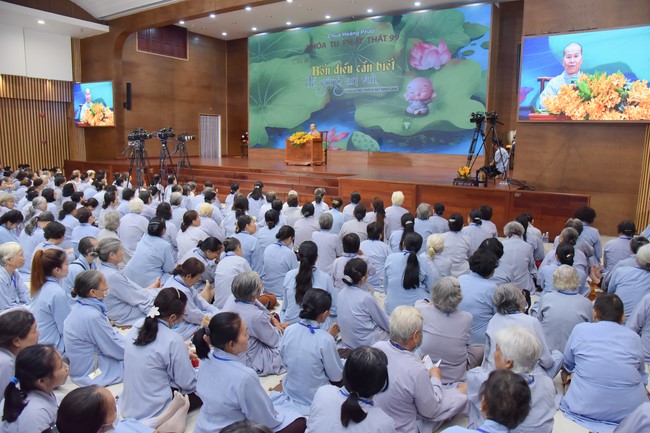 Dharma Talk Four things need to know to live happily in the 99th Seven-Day Retreat