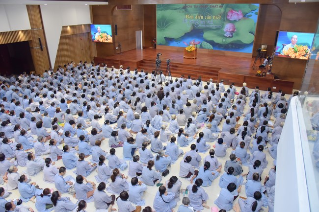 Dharma Talk Four things need to know to live happily in the 99th Seven-Day Retreat