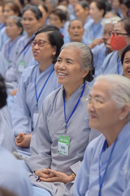 Dharma Talk Four things need to know to live happily in the 99th Seven-Day Retreat