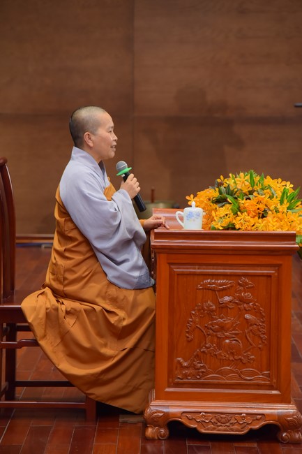 Dharma Talk Four things need to know to live happily in the 99th Seven-Day Retreat