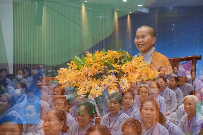 Dharma Talk Four things need to know to live happily in the 99th Seven-Day Retreat