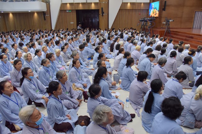 Dharma Talk Four things need to know to live happily in the 99th Seven-Day Retreat