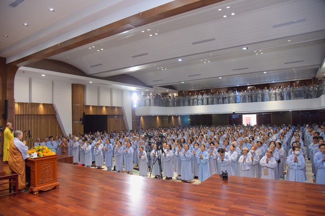 Dharma Talk Four things need to know to live happily in the 99th Seven-Day Retreat