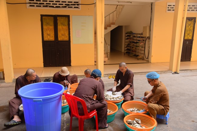 Dharma Talk Four things need to know to live happily in the 99th Seven-Day Retreat