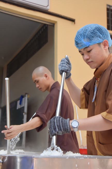 Dharma Talk Four things need to know to live happily in the 99th Seven-Day Retreat