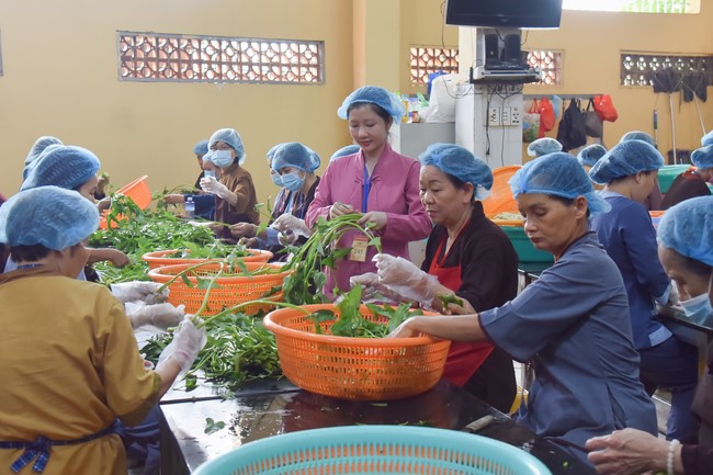 Dharma Talk Four things need to know to live happily in the 99th Seven-Day Retreat