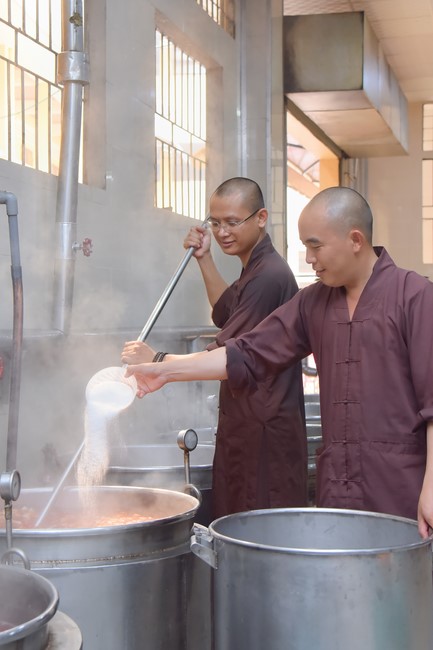 Dharma Talk Four things need to know to live happily in the 99th Seven-Day Retreat