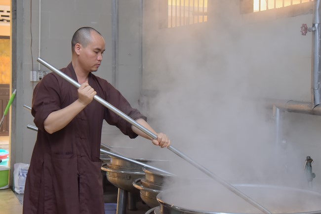 Dharma Talk Four things need to know to live happily in the 99th Seven-Day Retreat