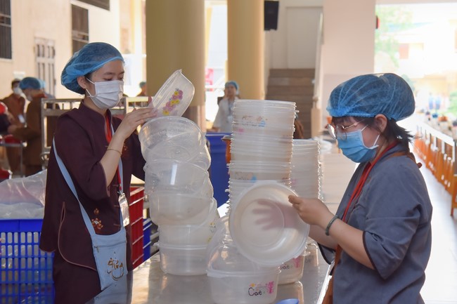 Dharma Talk Four things need to know to live happily in the 99th Seven-Day Retreat