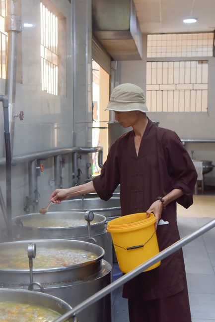 Dharma Talk Four things need to know to live happily in the 99th Seven-Day Retreat