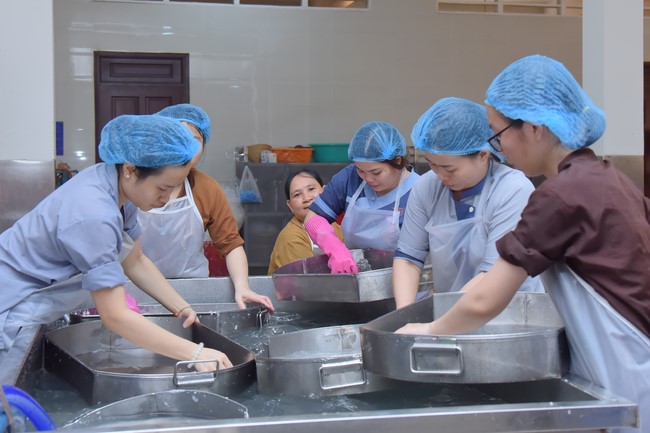 Dharma Talk Four things need to know to live happily in the 99th Seven-Day Retreat