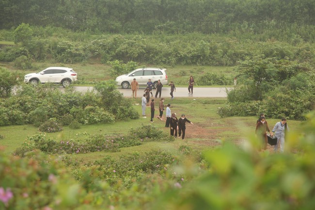Giving books to Tan Lam Huong Kindergarten and creature freeing of Giai Lam Pagoda - Ha Tinh