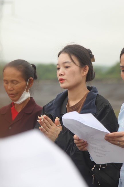 Giving books to Tan Lam Huong Kindergarten and creature freeing of Giai Lam Pagoda - Ha Tinh