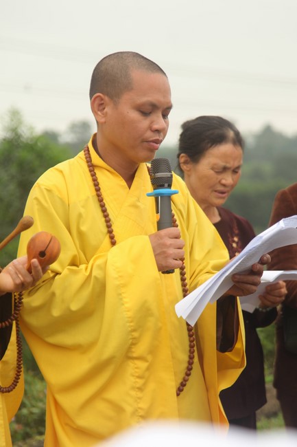 Giving books to Tan Lam Huong Kindergarten and creature freeing of Giai Lam Pagoda - Ha Tinh