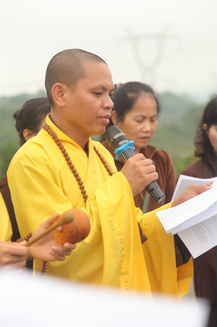 Giving books to Tan Lam Huong Kindergarten and creature freeing of Giai Lam Pagoda - Ha Tinh