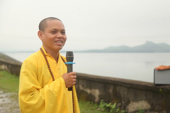 Giving books to Tan Lam Huong Kindergarten and creature freeing of Giai Lam Pagoda - Ha Tinh