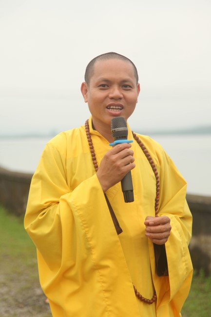 Giving books to Tan Lam Huong Kindergarten and creature freeing of Giai Lam Pagoda - Ha Tinh