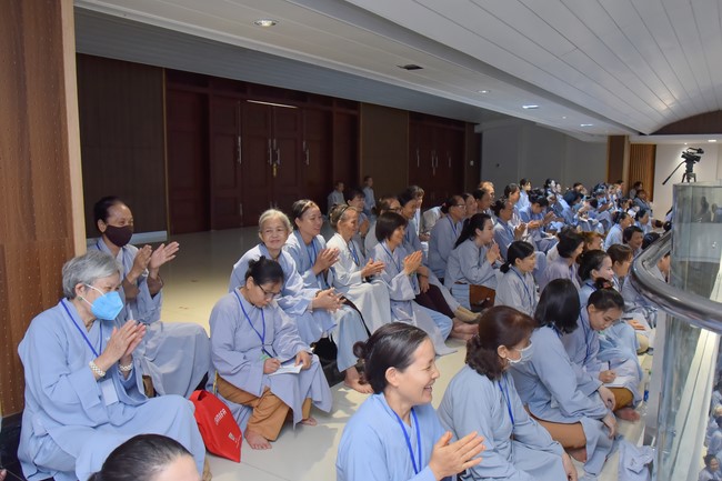 Dharma talk We have joyful things in the 99th Seven-Day Retreat