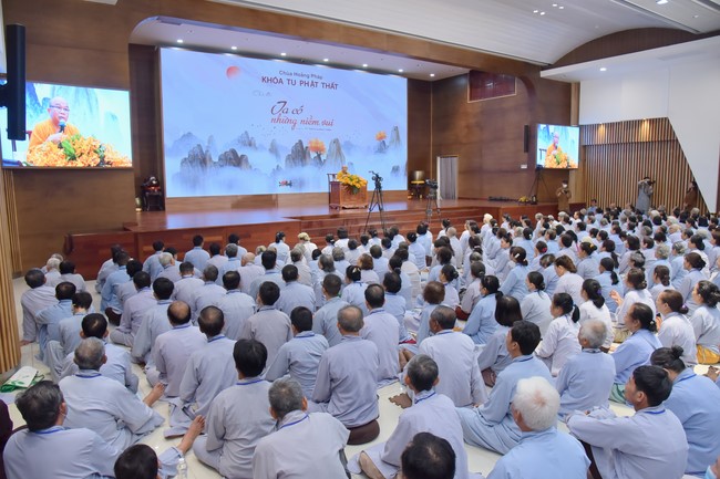 Dharma talk We have joyful things in the 99th Seven-Day Retreat
